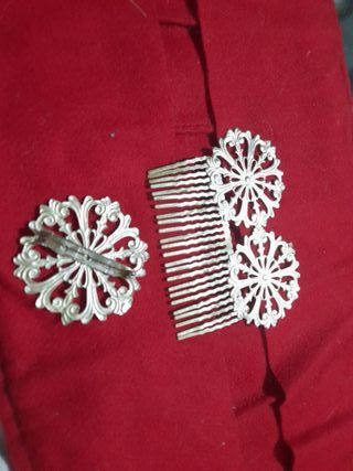 Set spilla e fermaglio decorati