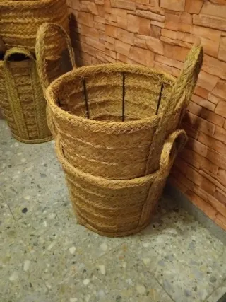 Leñero de esparto artesanal