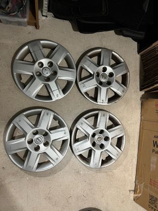 Tapacubos Nissan 15” Originales (4 uds)