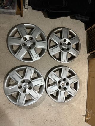 Tapacubos Nissan 15” Originales (4 uds)