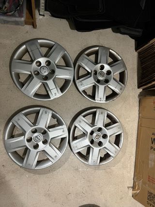 Tapacubos Nissan 15” Originales (4 uds)