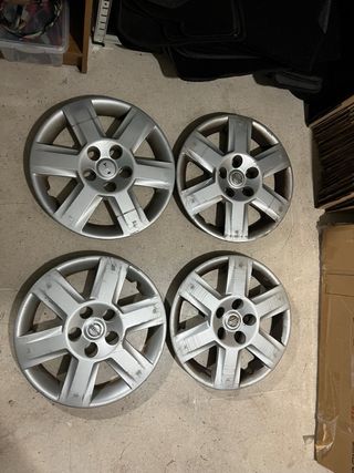 Tapacubos Nissan 15” Originales (4 uds)