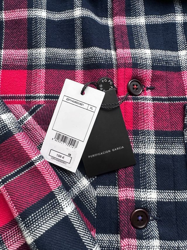 Camisa a cuadros roja y negra