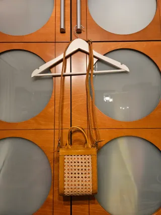 Bolso piel y rafia beige/marrón