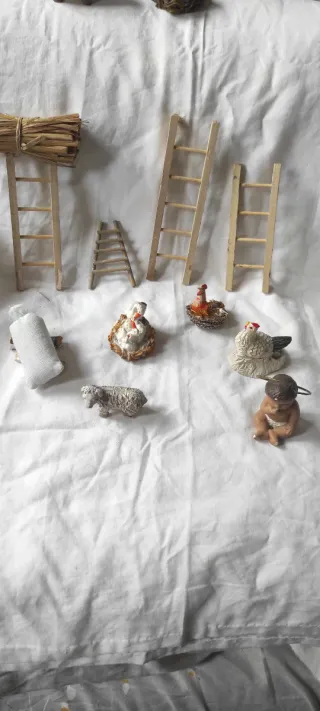 Belén figuras para adornar, escaleras, niño Jesus.