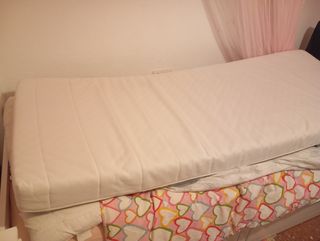 Cama infantil con cajones,lleva un colchón sin uso