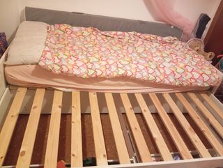 Cama infantil con cajones,lleva un colchón sin uso