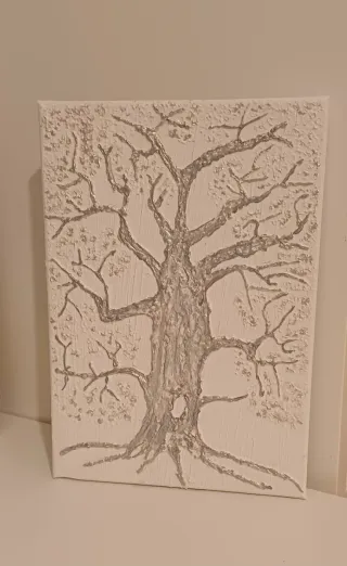 Cuadro árbol plateado y blanco