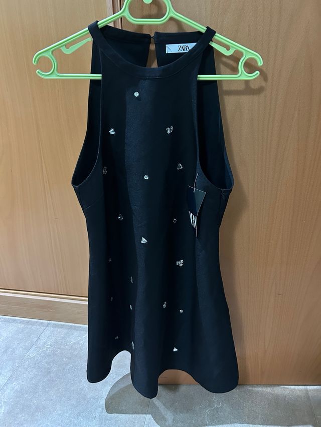 Vestido negro Zara con pedrería