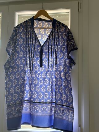 Blusón estampado azul y blanco