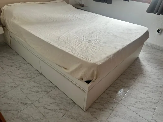 Divano letto matrimoniale bianco con cassetti laterali