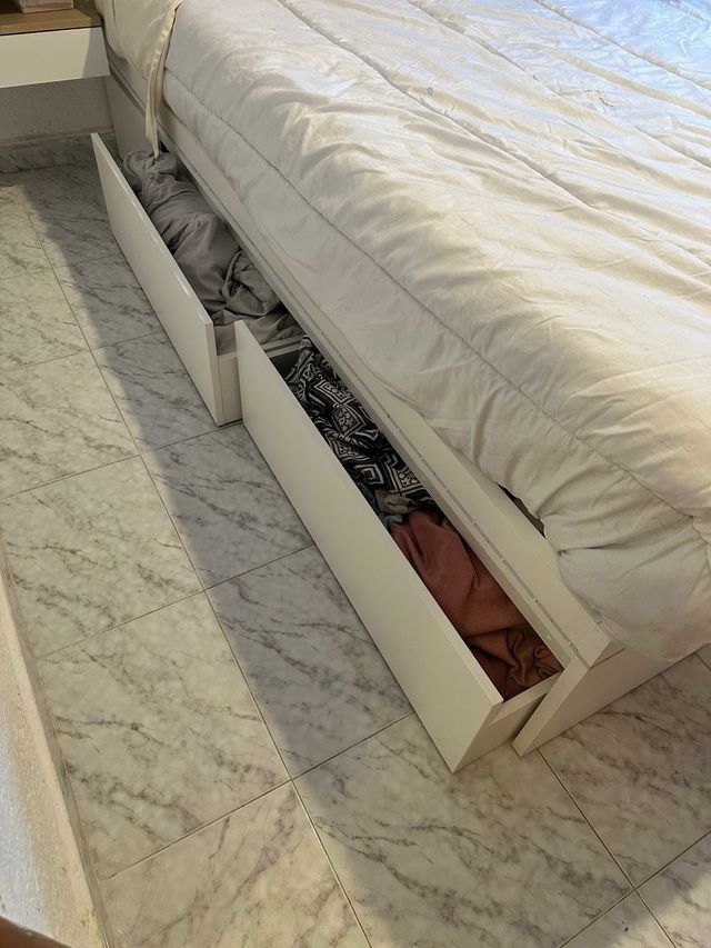 Divano letto matrimoniale bianco con cassetti laterali