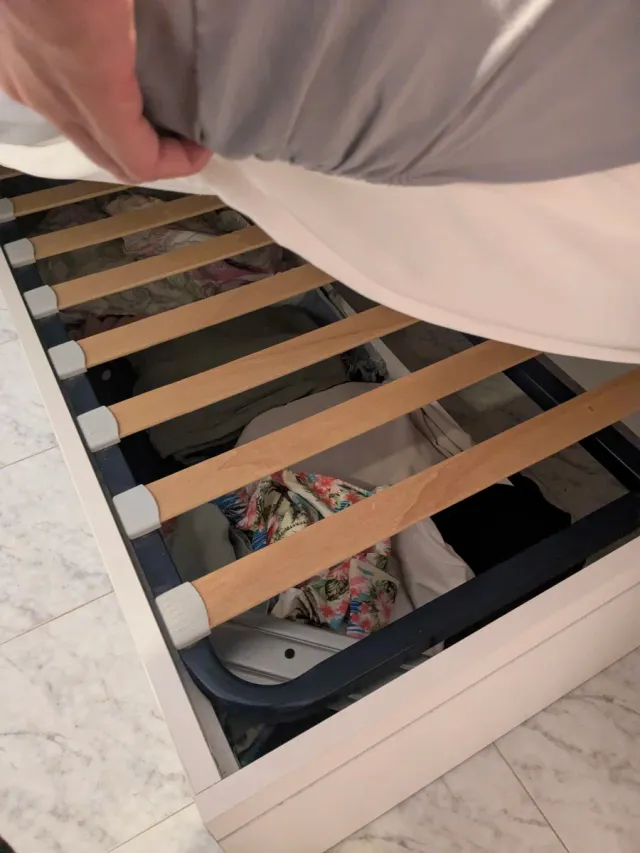 Divano letto matrimoniale bianco con cassetti laterali