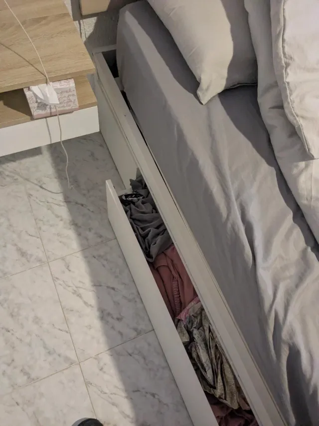 Divano letto matrimoniale bianco con cassetti laterali