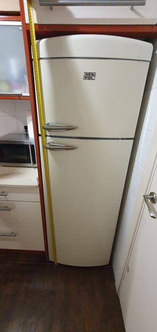 Nevera frigorífico New Pol diseño retro tipo Smeg