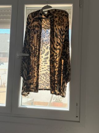 Abrigo estampado animal print