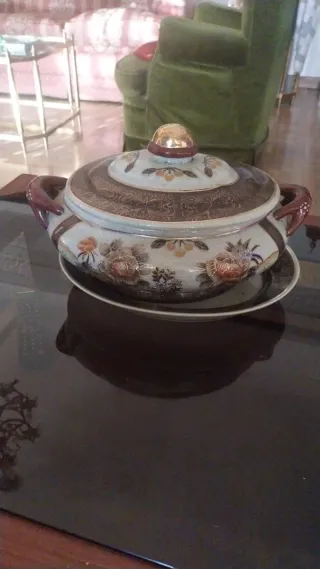 Sopera porcelana baño oro vintage