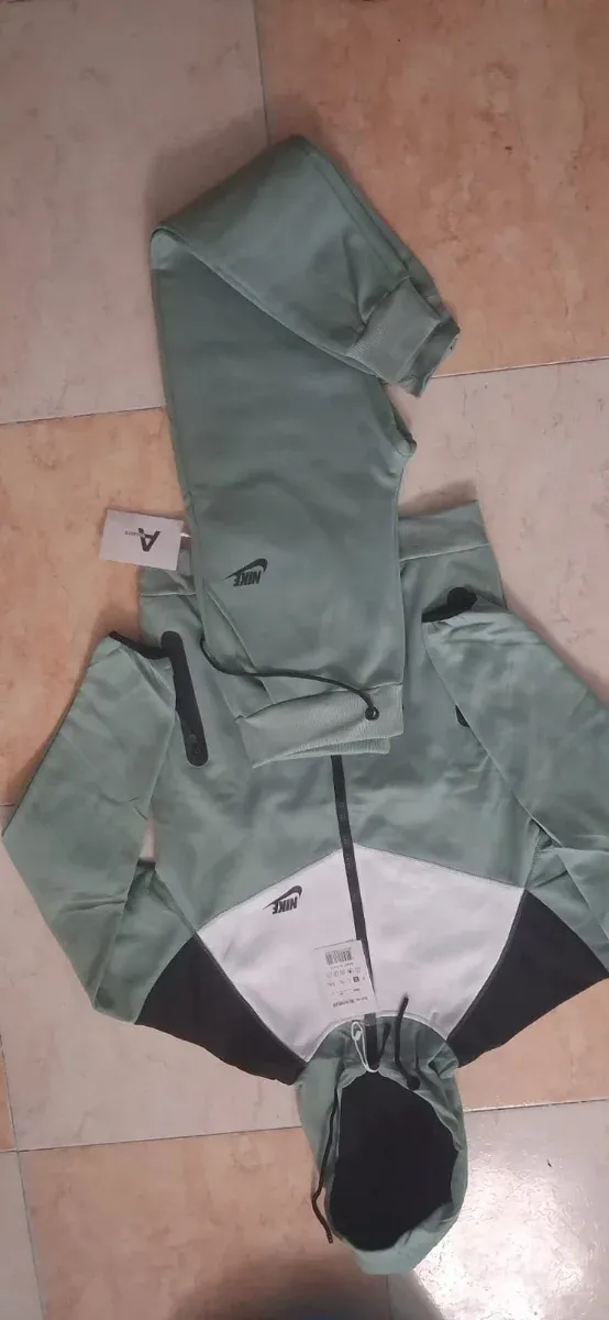 Conjunto Nike Hombre Beige y Negro