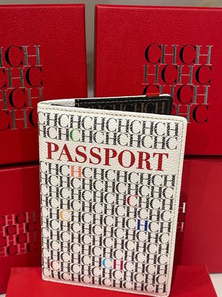 Cartera Carolina Herrera CH Passport