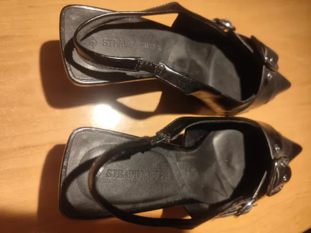 Zapatos destalonados con tacón kitten