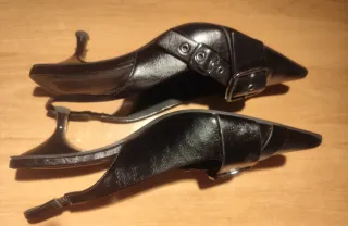 Zapatos destalonados con tacón kitten