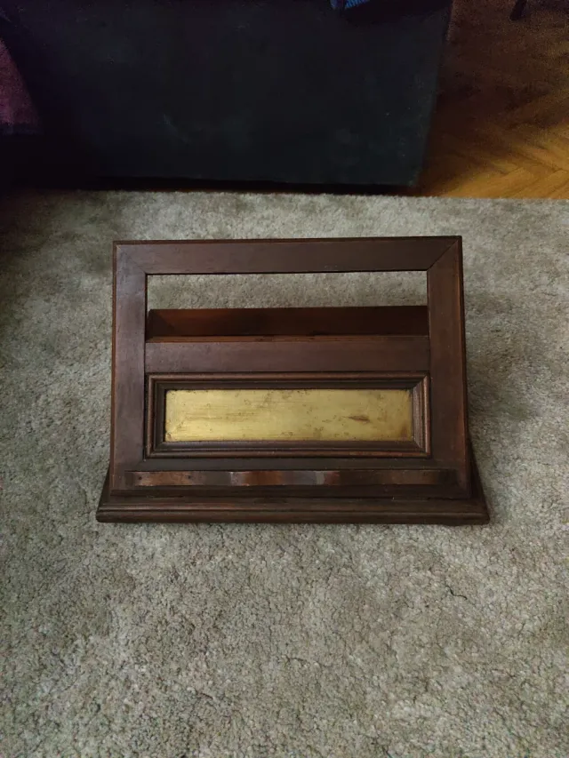 Atril antiguo de madera