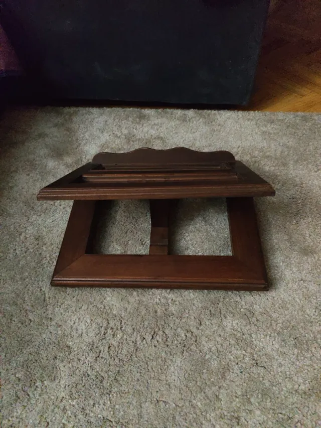 Atril antiguo de madera