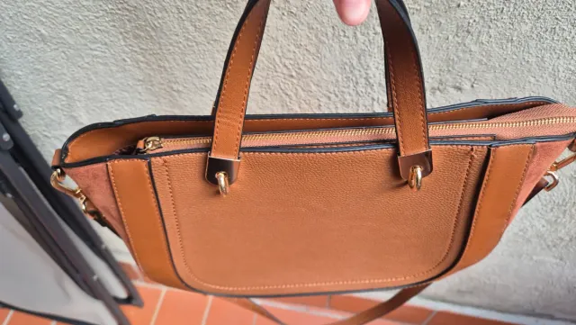 Bolso marrón de piel sintética