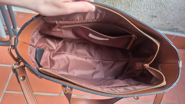 Bolso marrón de piel sintética