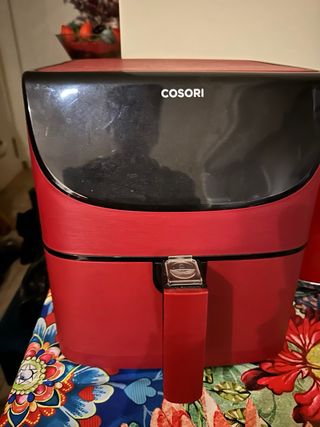 Freidora de aire Cosori roja sin usar