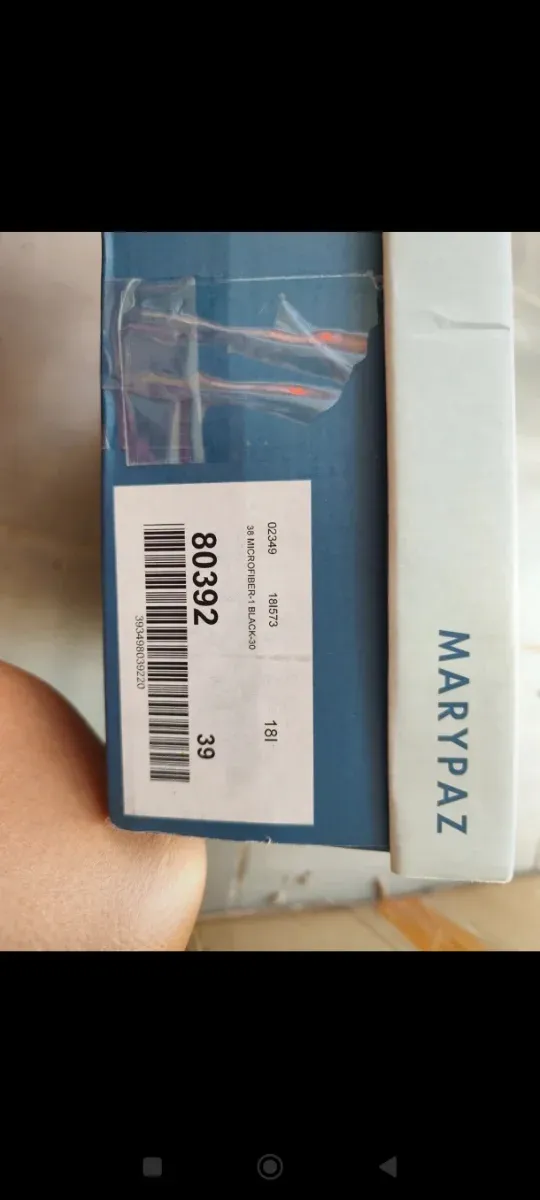 Tacones negros de mujer