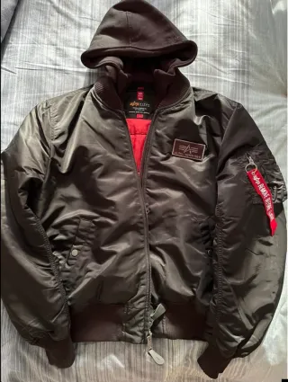 Chaqueta Alpha Industries Negra con Capucha