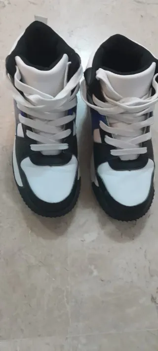 Deportivas Marvel niño talla 35