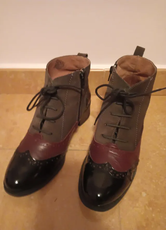 Botines piel cordones y cremallera
