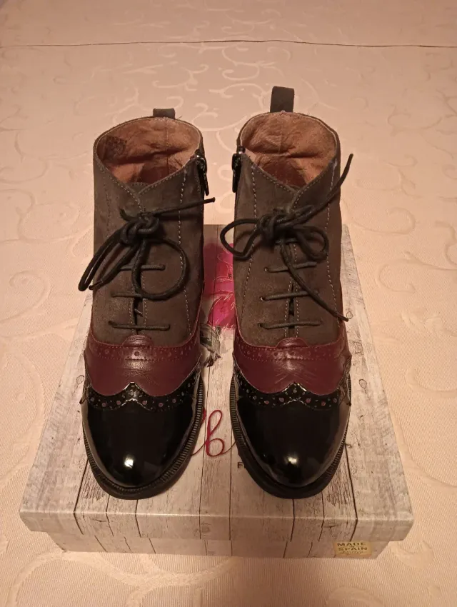 Botines piel cordones y cremallera