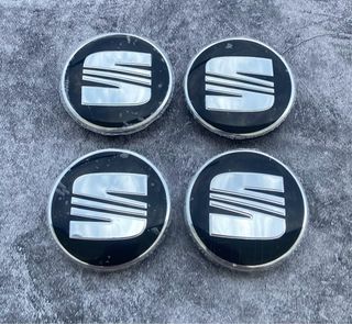Tapabujes Seat 56mm Negro Gris