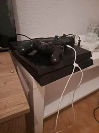 PS4 500GB + 2 Mandos + FC 24 y más