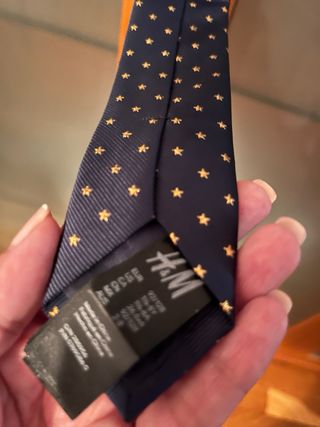 Corbata infantil azul con estrellas doradas