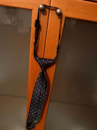 Corbata infantil azul con estrellas doradas