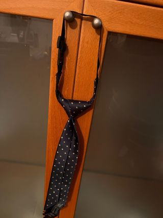 Corbata infantil azul con estrellas doradas
