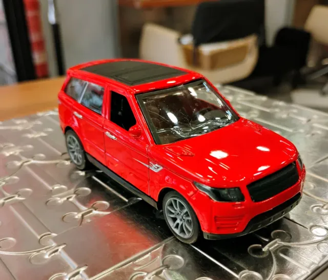 Coche miniatura rojo Ranger Rover sport