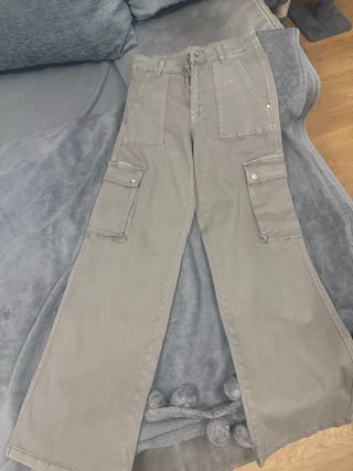 Pantalón cargo Bershka azul talla M