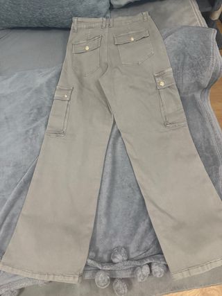 Pantalón cargo Bershka azul talla M