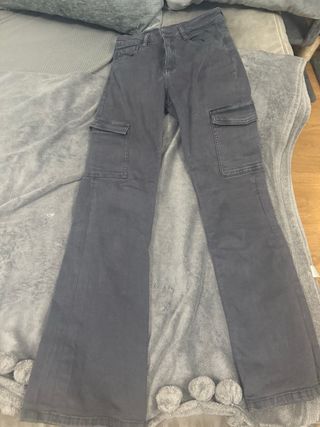 Pantalón cargo Bershka azul talla M