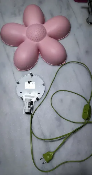 Lámpara flor rosa Ikea