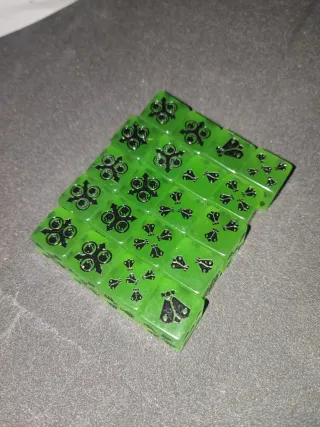Dados Nurgle Verdes resplandecen en la oscuridad