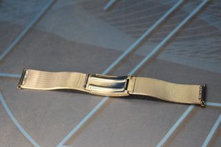 06. Correa milanesa acero inox. Armis. Reloj Racing, años 70. 20 mm. Cierre desplegable.