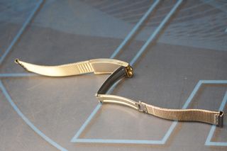 06. Correa milanesa acero inox. Armis. Reloj Racing, años 70. 20 mm. Cierre desplegable.