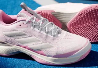 Zapatillas Adidas Avacourt Rosa y Blancas