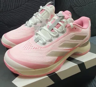 Zapatillas Adidas Avacourt Rosa y Blancas